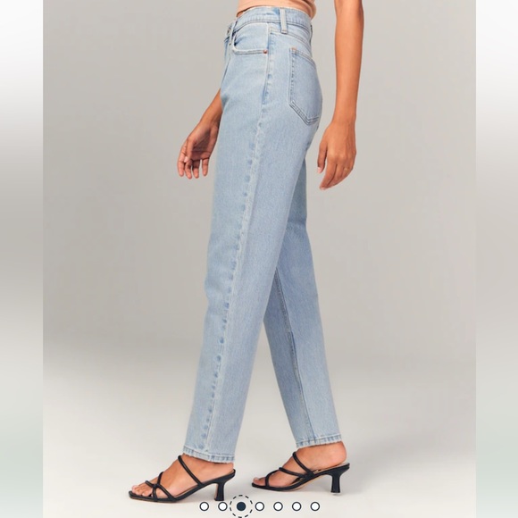 NWT Abercrombie & Fitch Pleated High Rise 80s Mom Jean - Picture 3 of 9